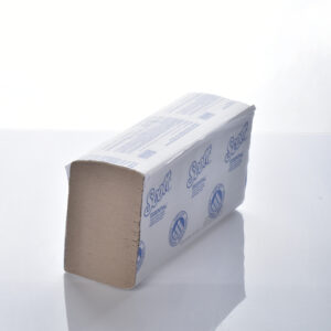 Toalla de mano natural tipo A-Z (150 toallas doble hoja)